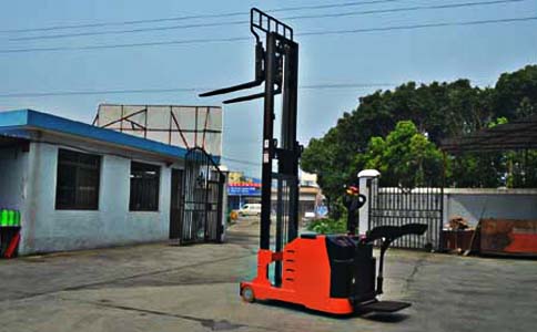 沈陽(yáng)前移式電動(dòng)叉車(chē)租賃,1.5噸2噸-沈陽(yáng)興隆瑞